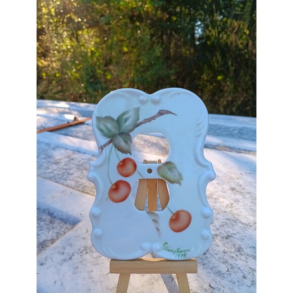 Vintage 1975 Hand Painted Artist Signed Light Switch Cover Ceramic - Picture 3 of 6
